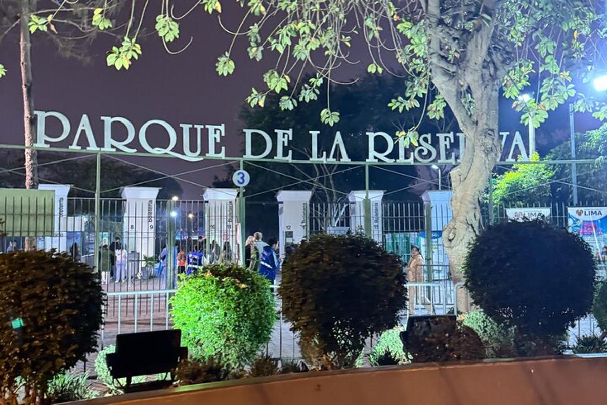 a daronde de la ruta rusti feliratú tábla éjjel
