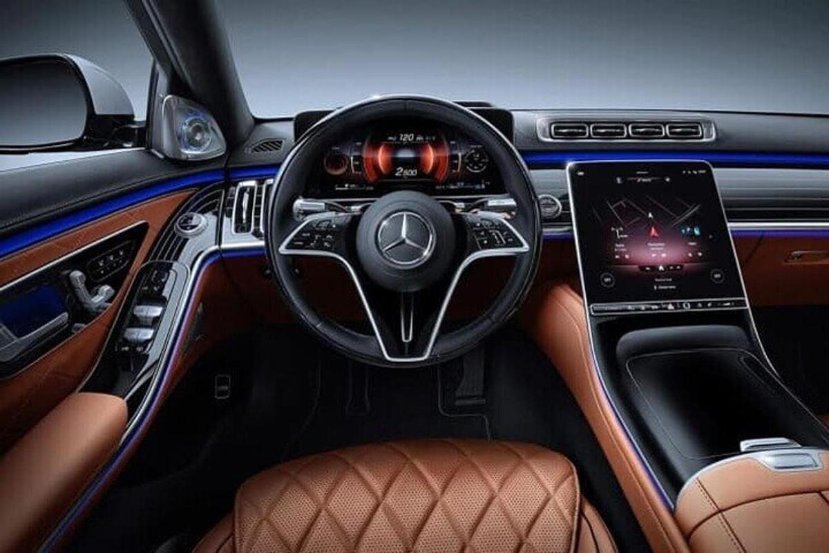 pohled na kokpit vozu Mercedes Benz