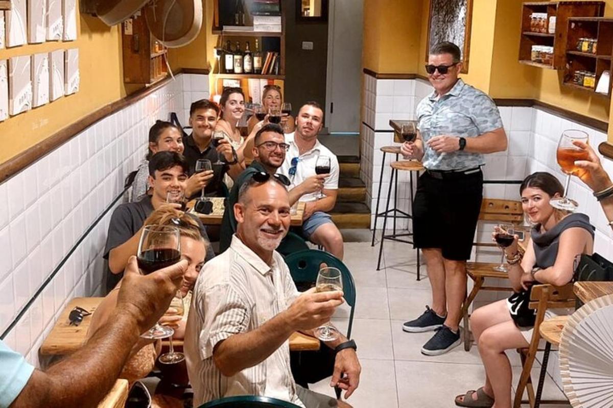 skupina lidí pijících víno v restauraci