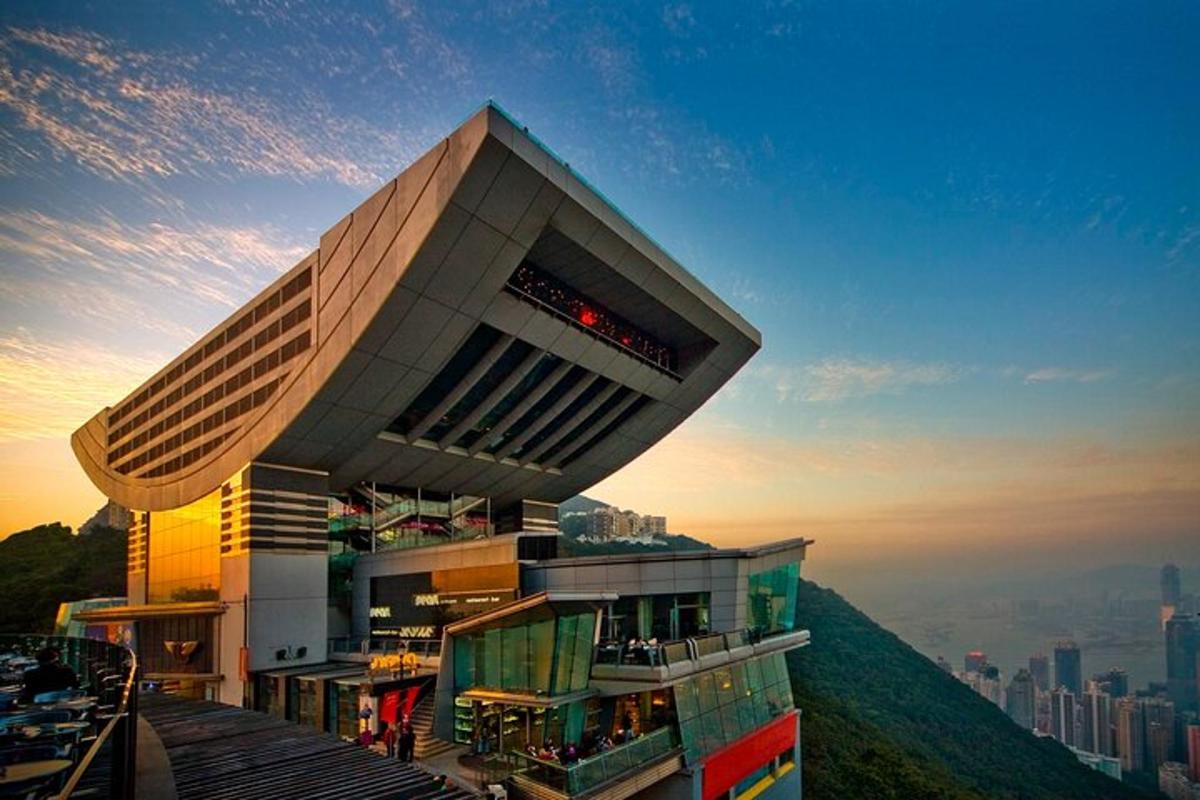 อาคารบนยอดเขามีเมือง