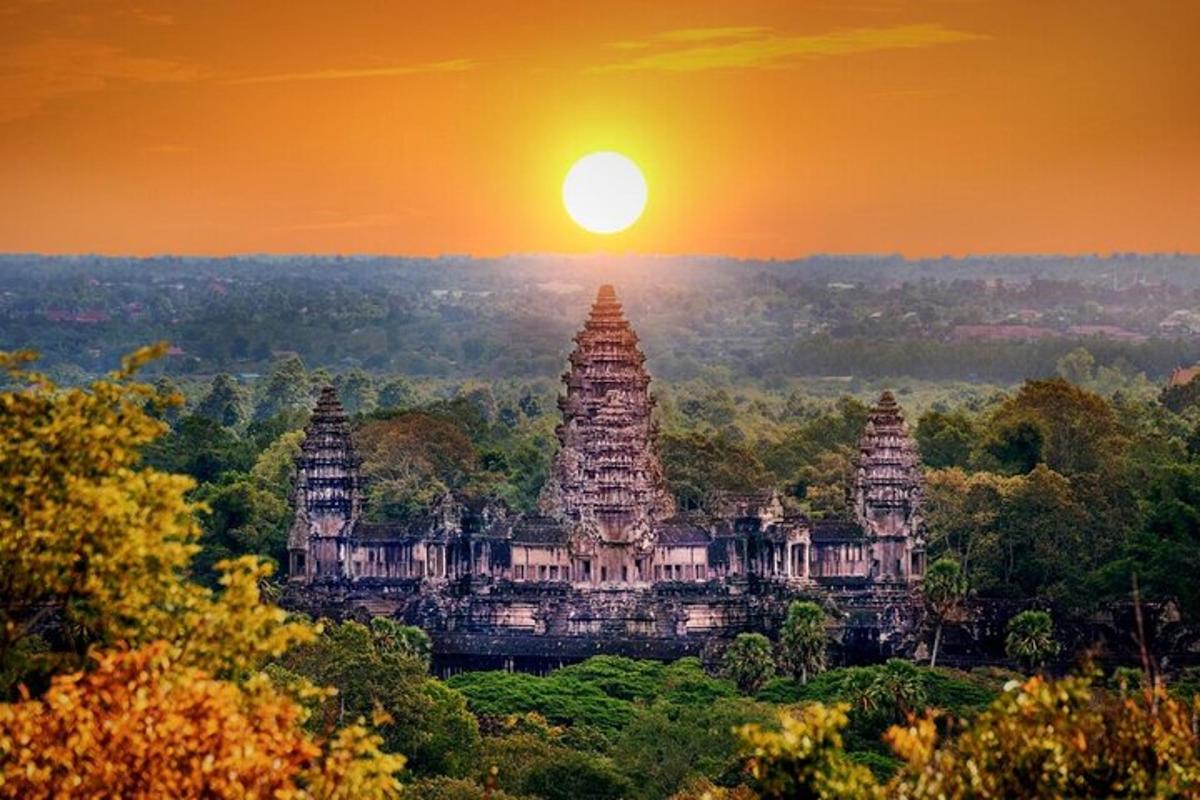 apus de soare peste templele din Angkor Wat, Cambodgia