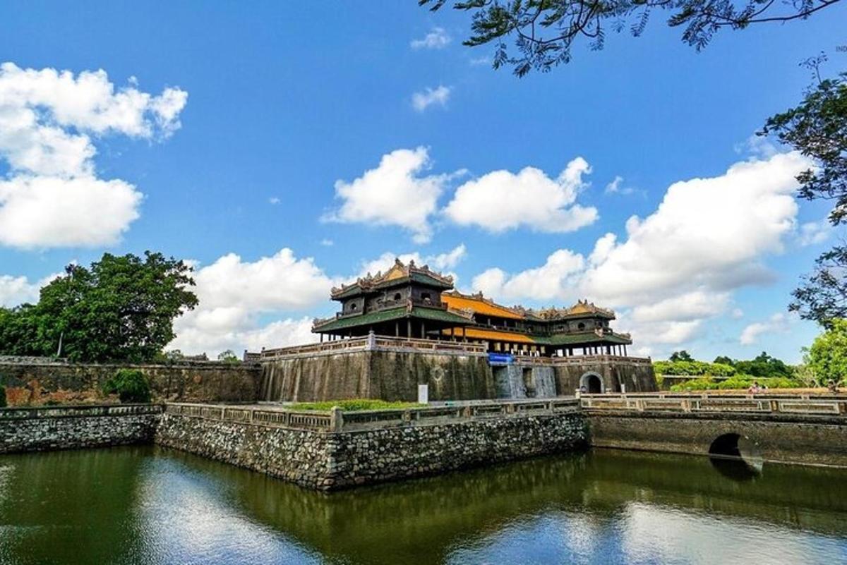 位于水体桥上的建筑物
