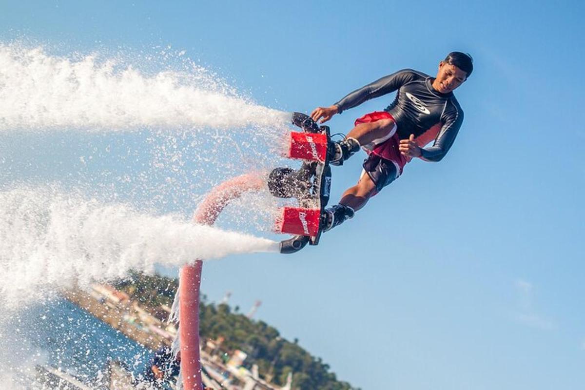 un home cavalcant una onada sobre una taula de surf