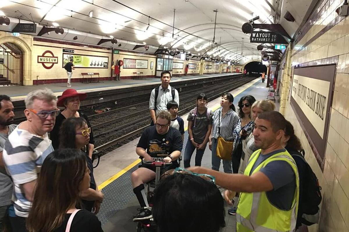 rahvahulk metroojaamas ootamas