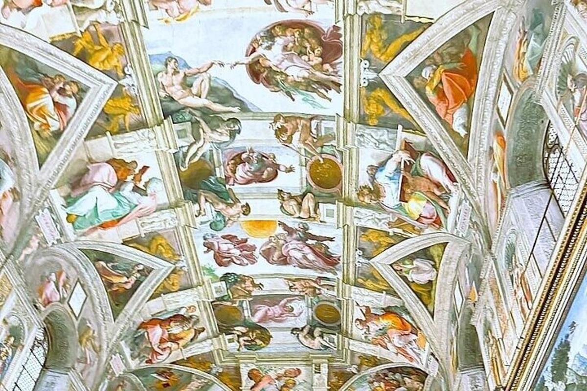 o pictură a tavanului unei biserici
