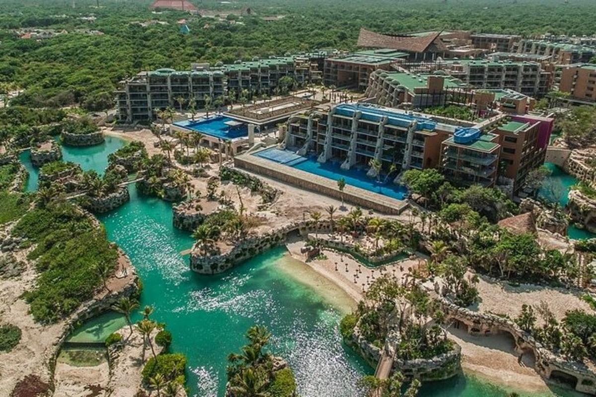 Letecký pohled na letovisko a aquapark