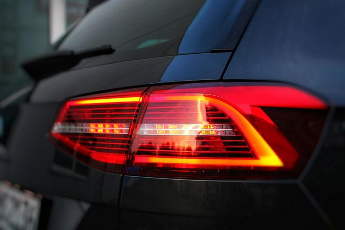 auto tagaküljel olev tagatuli