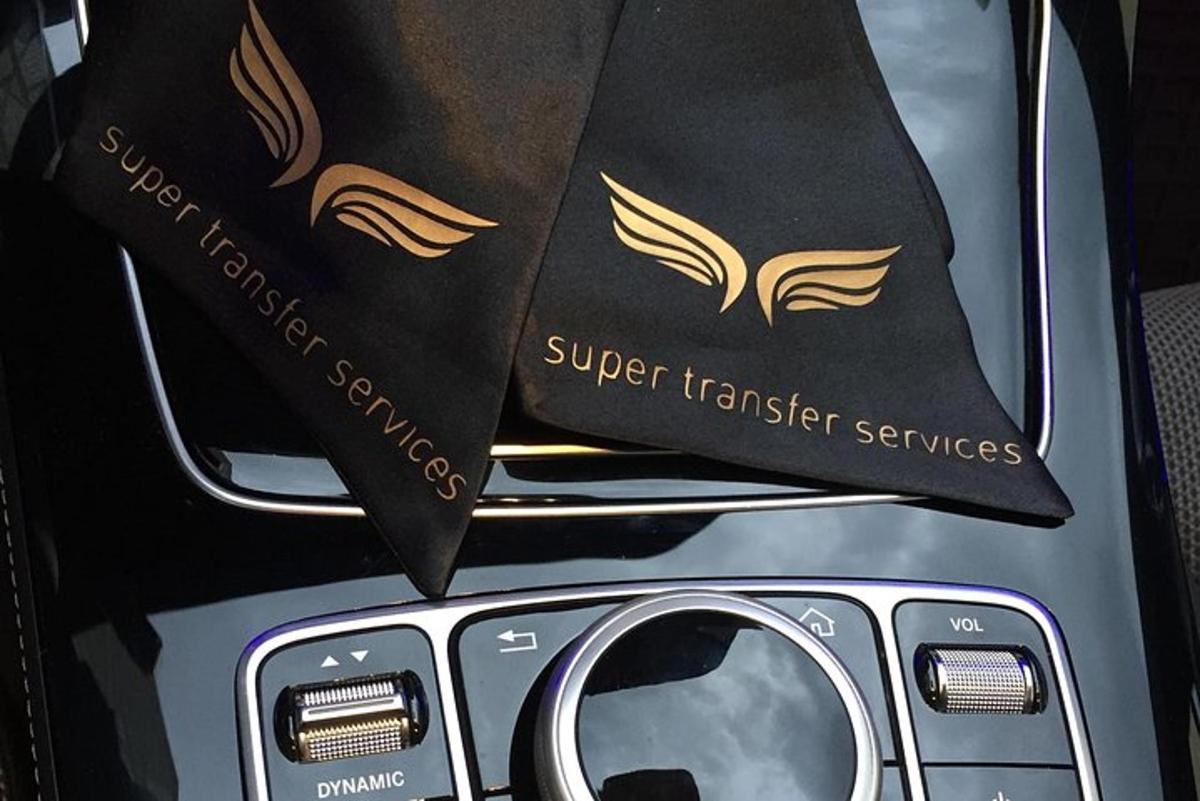 una vista de l'interior d'un cotxe de serveis de transferència superior