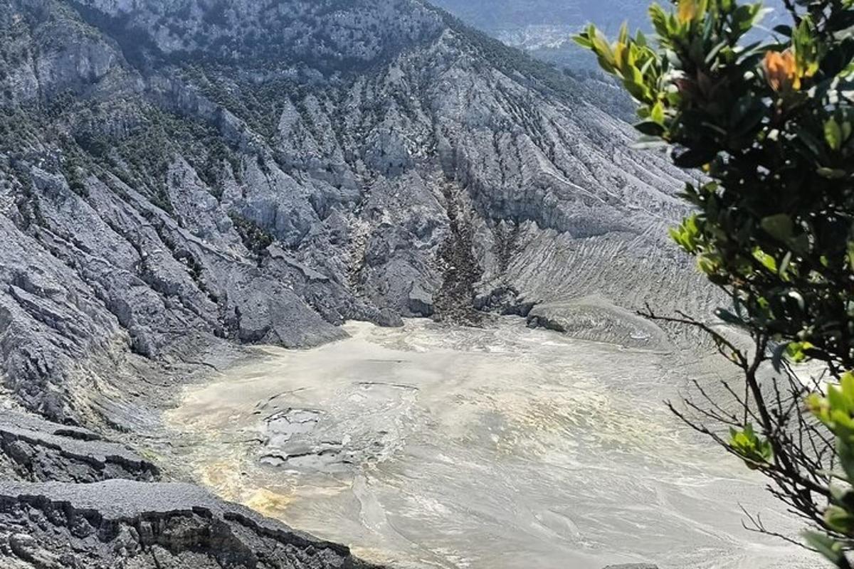 útsýni yfir fjall með vatni