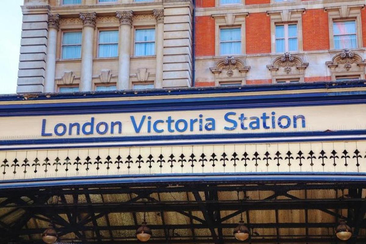 Londoni Victoria jaama silt hoonel