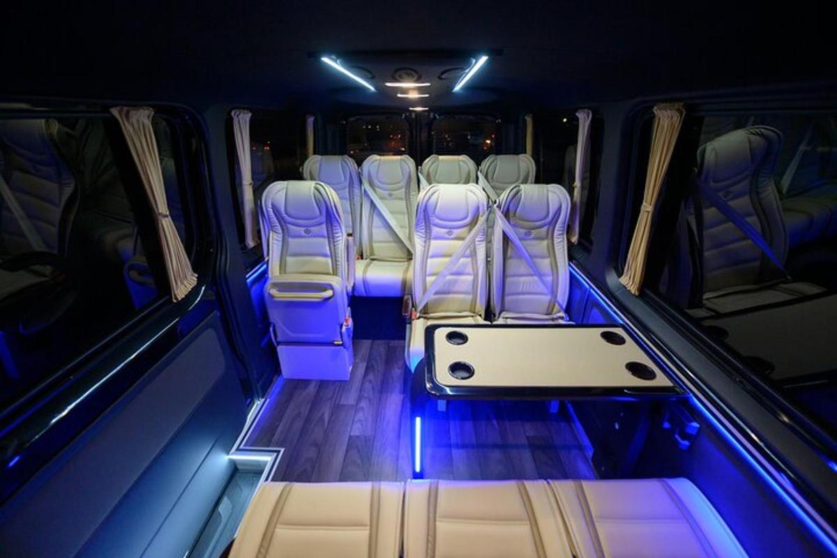 tühi buss tühjade istmetega