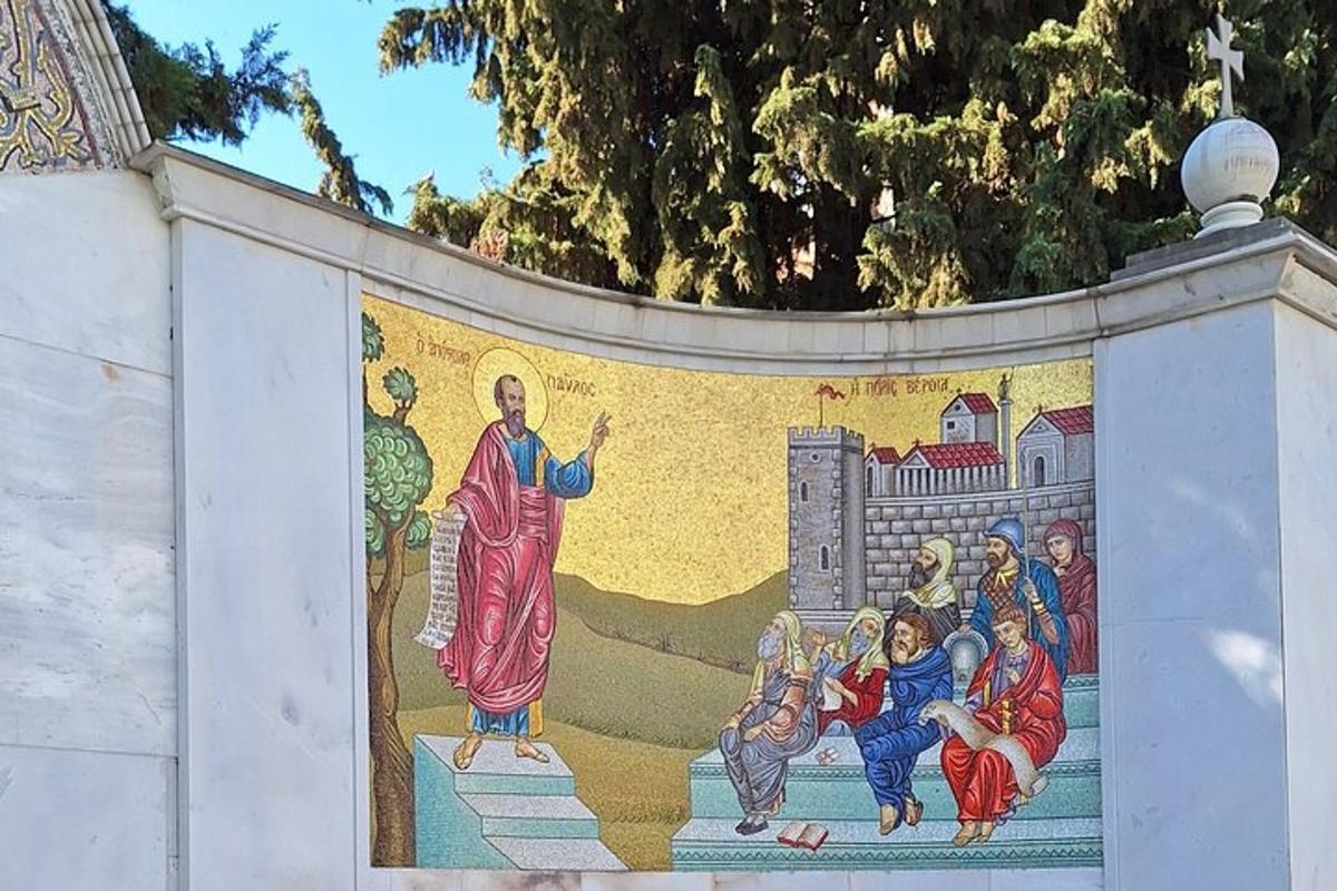 egy falfestmény a fal oldalán
