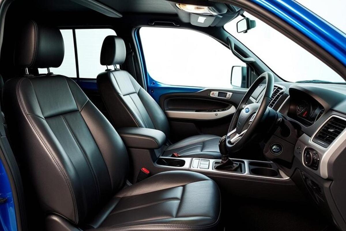 una vista de la cabina de un coche