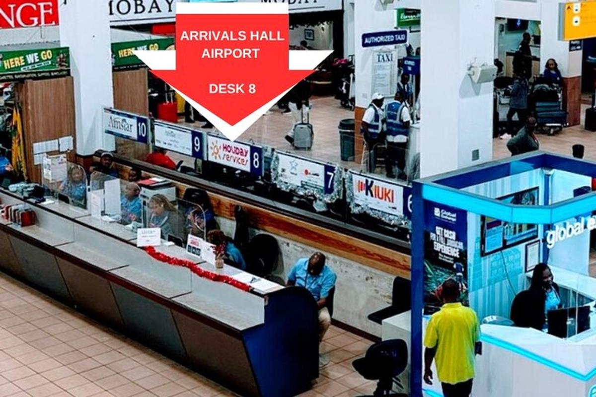 ένα κατάστημα με ανθρώπους που κάθονται σε έναν πάγκο σε ένα κατάστημα