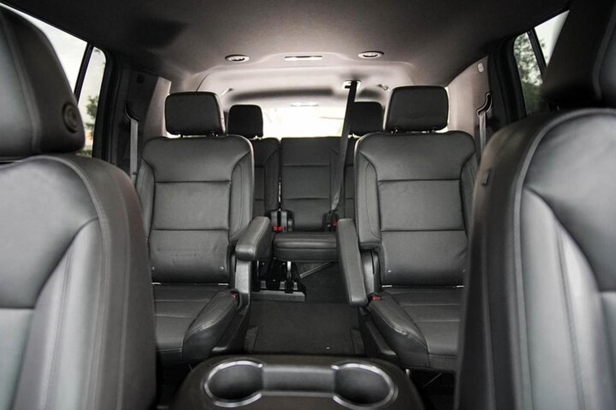 ein Blick auf die Rücksitze eines Autos