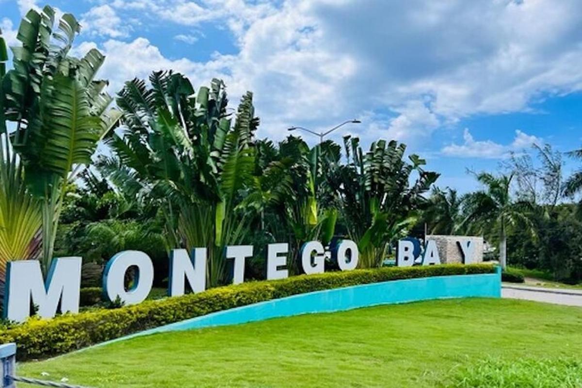 un cartello all'ingresso della baia di Morganco