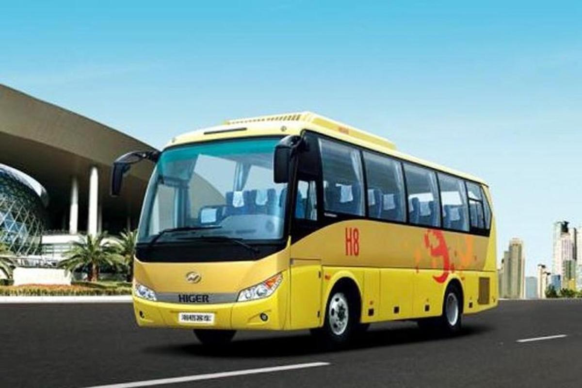 a yellow bus parked in front of a building