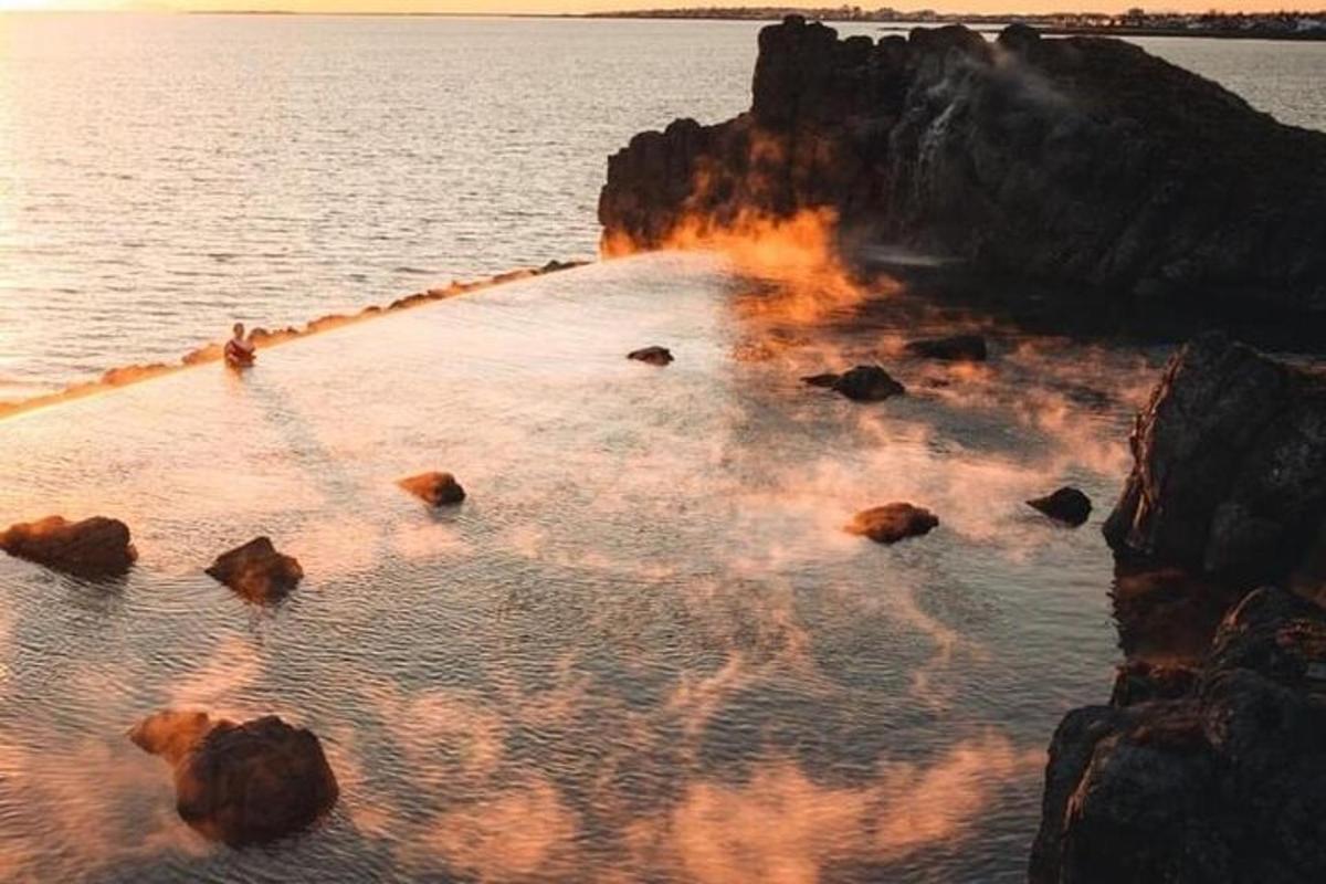 vatn með eldi og steinum
