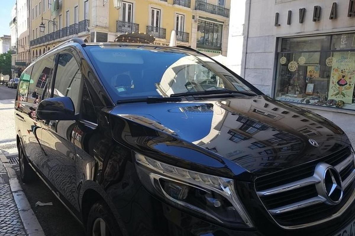 must auto pargitud tänava äärde