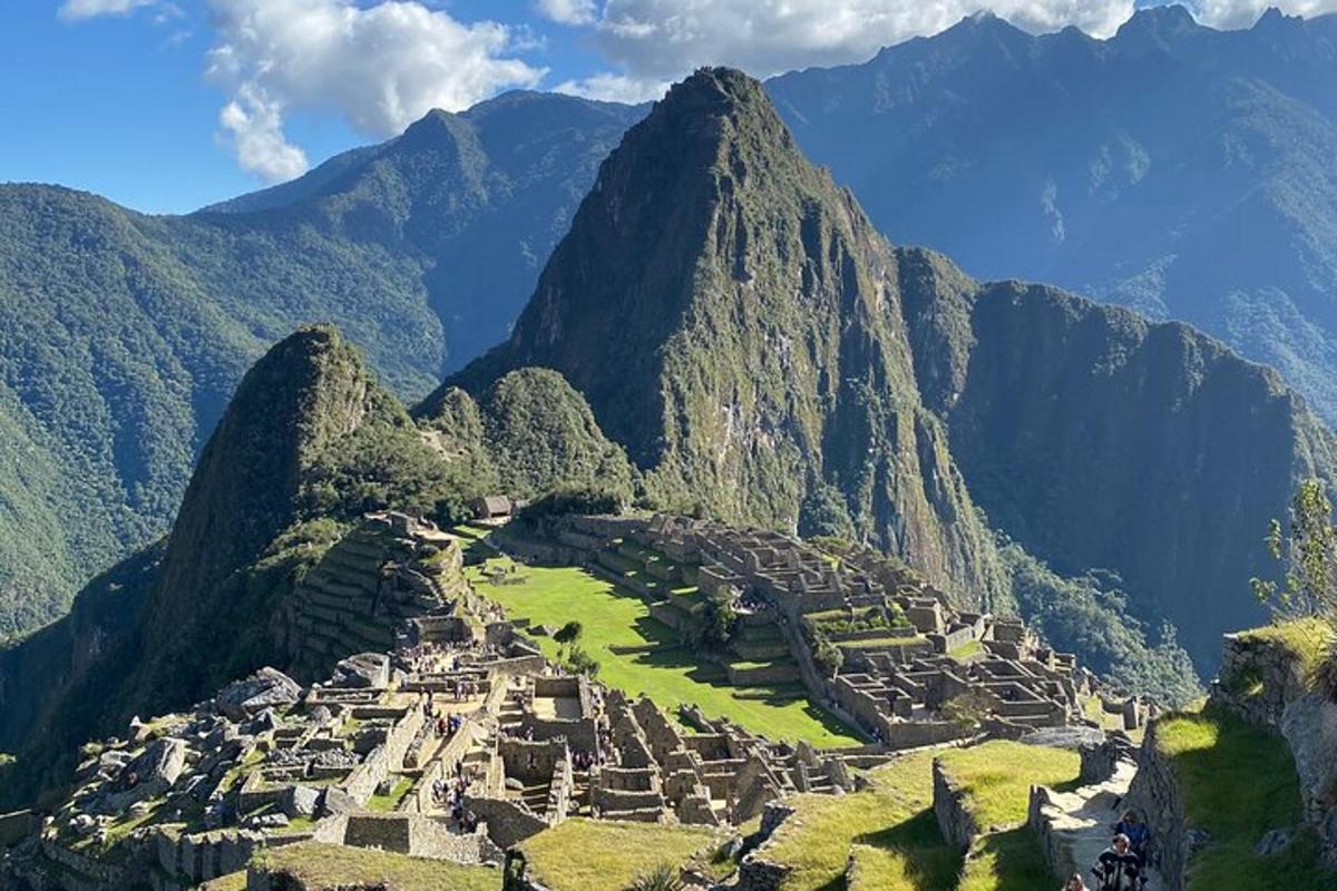 un'antica città inca sul fianco di una montagna