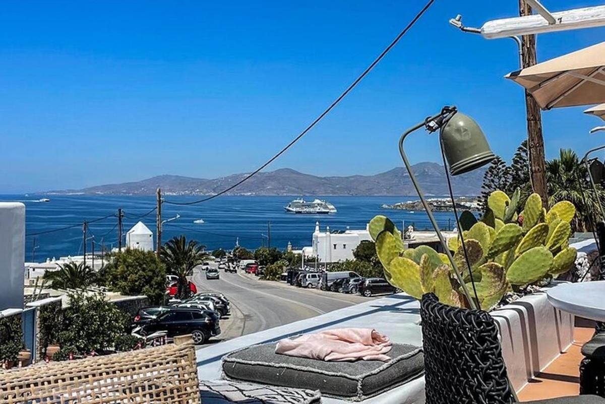ein Blick auf das Meer vom Balkon