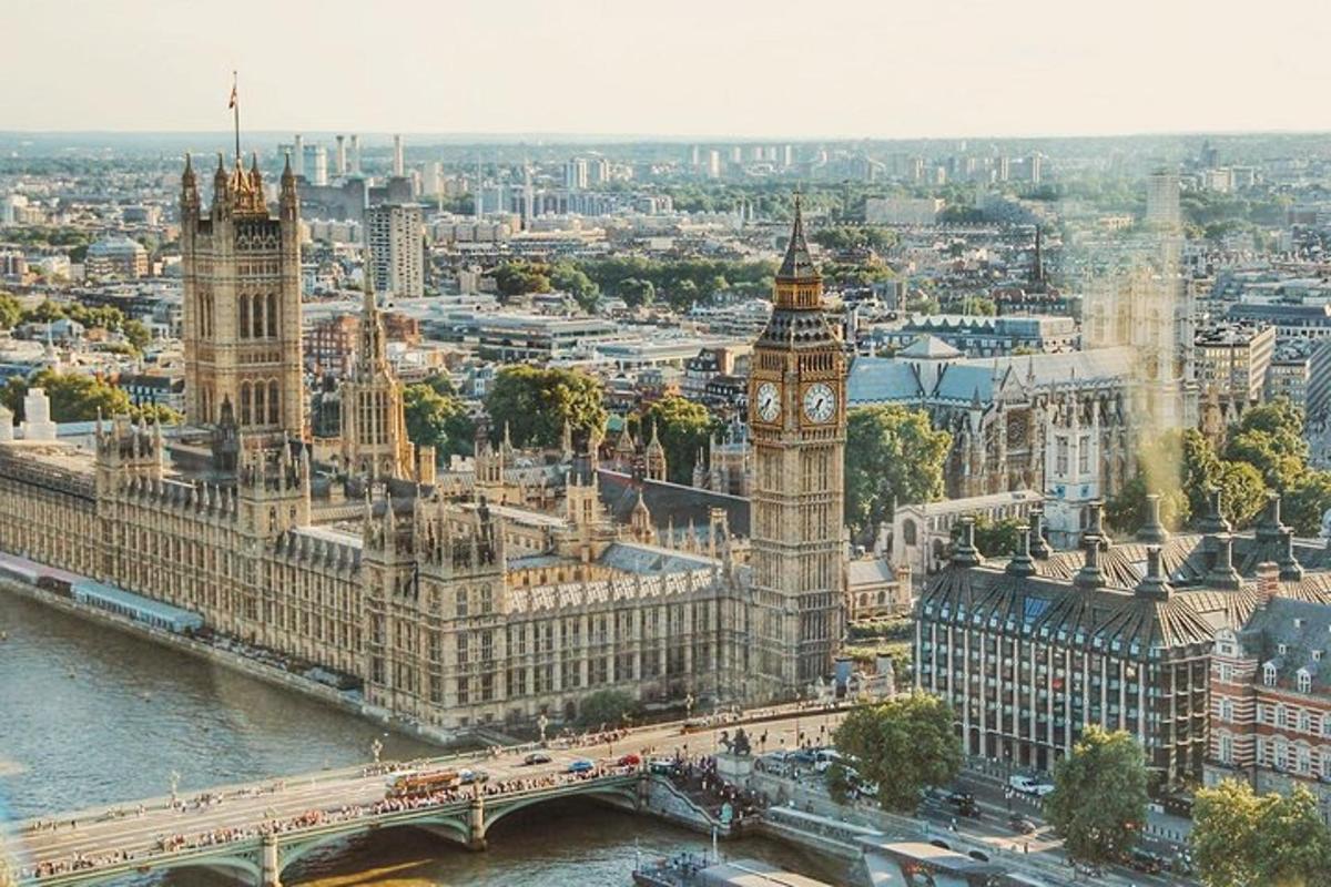 una vista aèria de la torre del rellotge del Big Ben i del Big Benramid