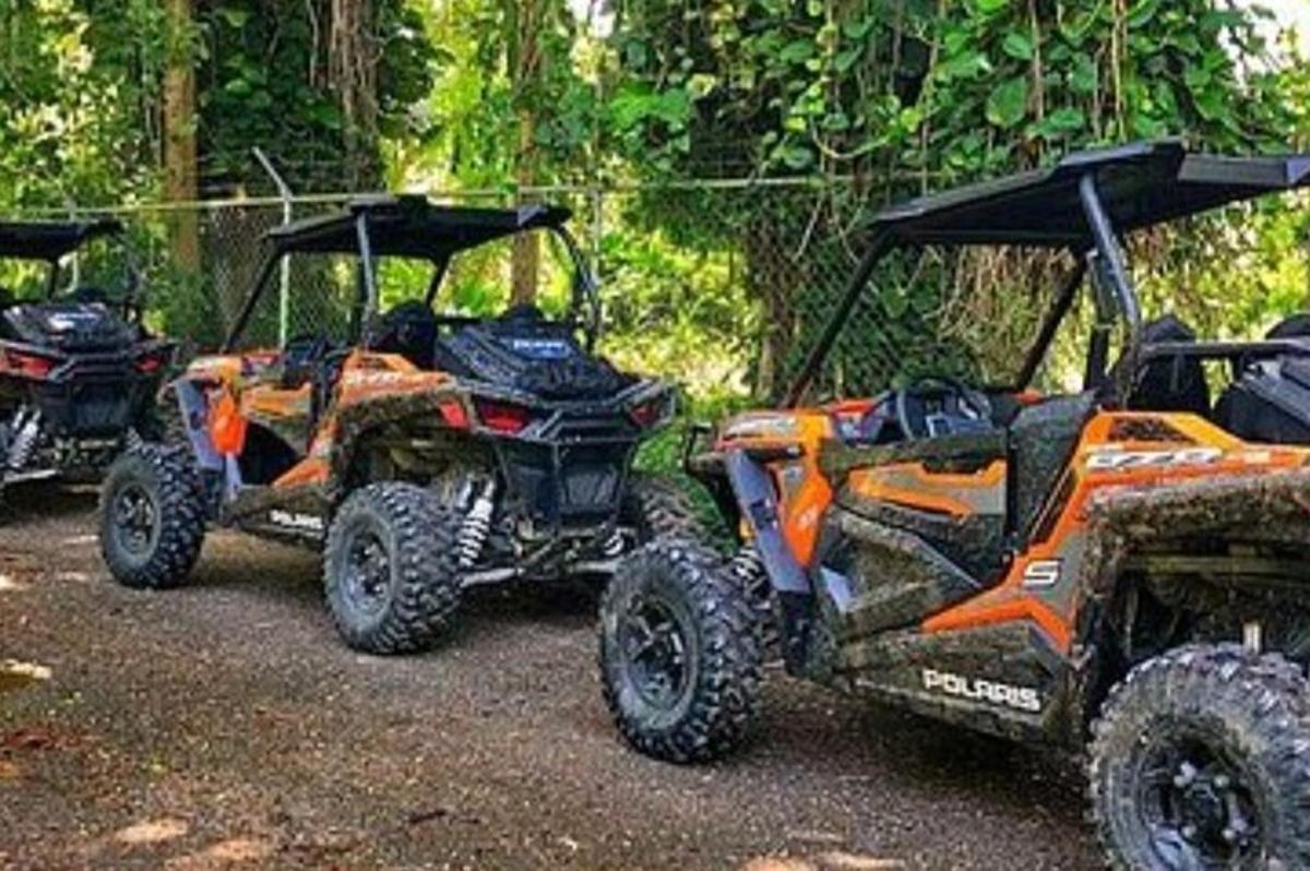 kolm ATV-d pargitud üksteise kõrvale
