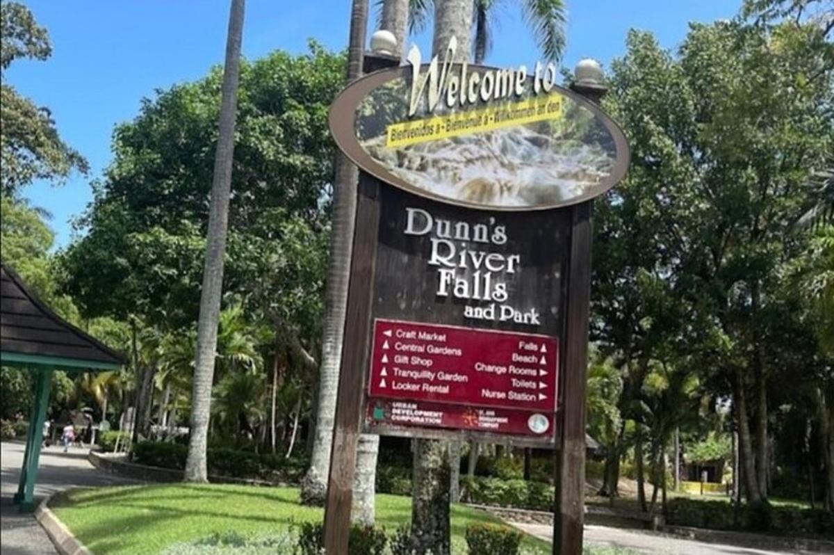 egy tábla a Darters folyó vízeséséhez és parkjához