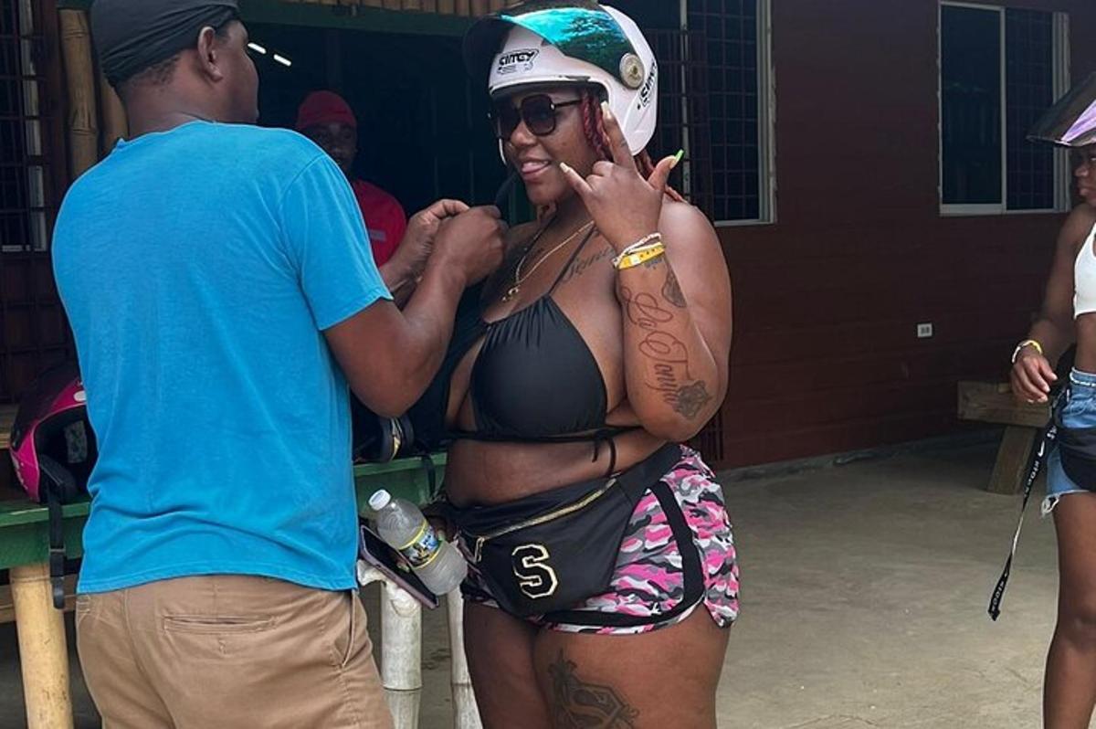 o femeie în bikini și un bărbat