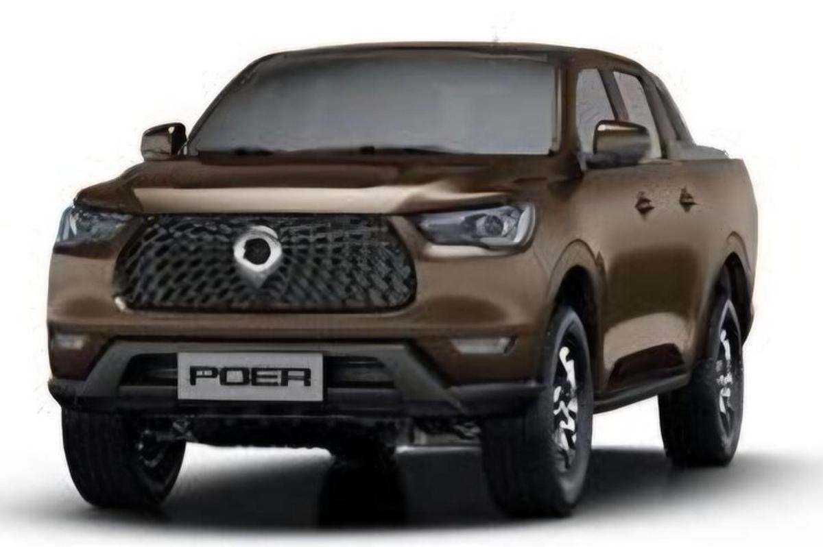 Ένα καφέ αυτοκίνητο Toyota Fortuner σε λευκό φόντο
