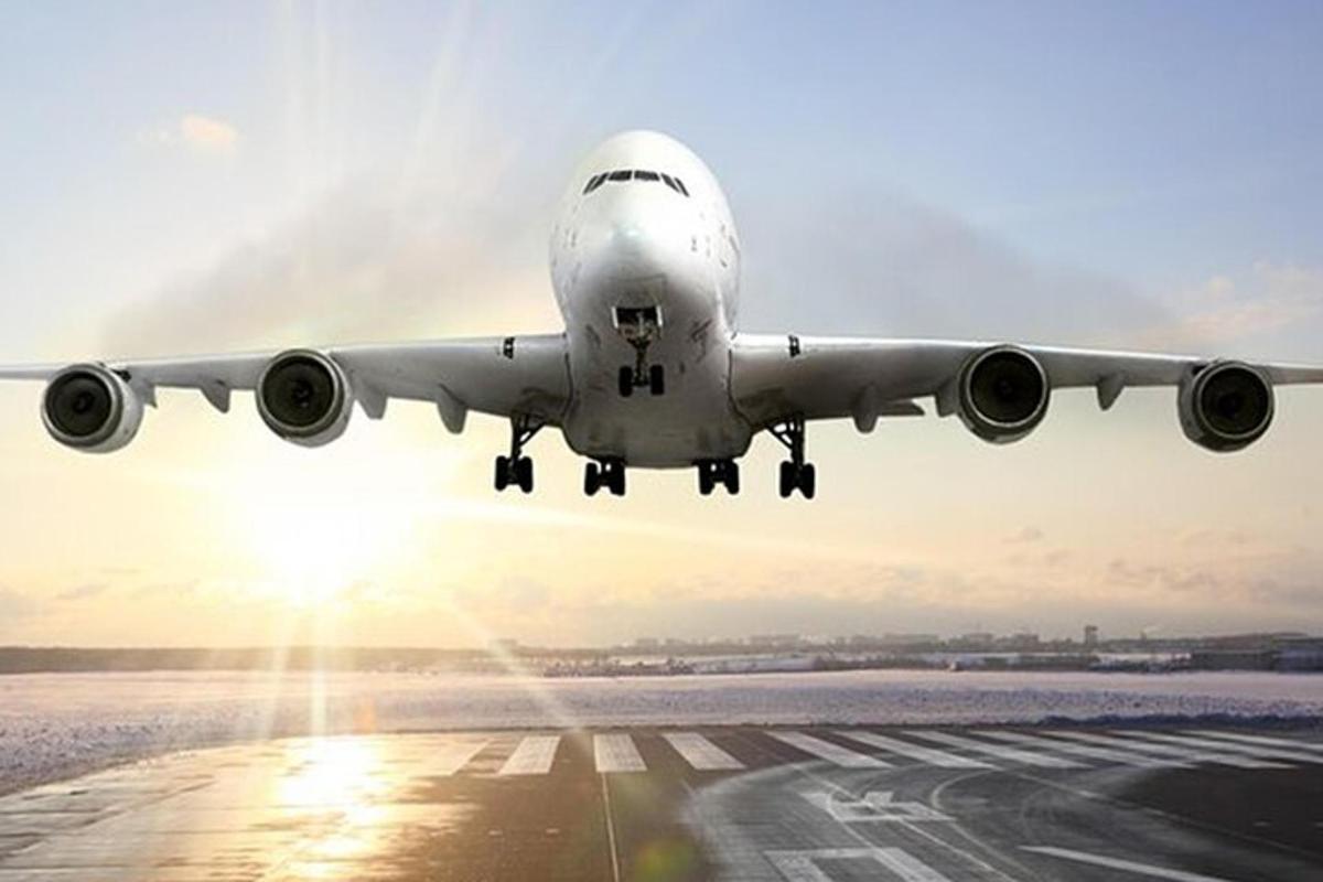 flugvél sem tekur á loft af flugbraut