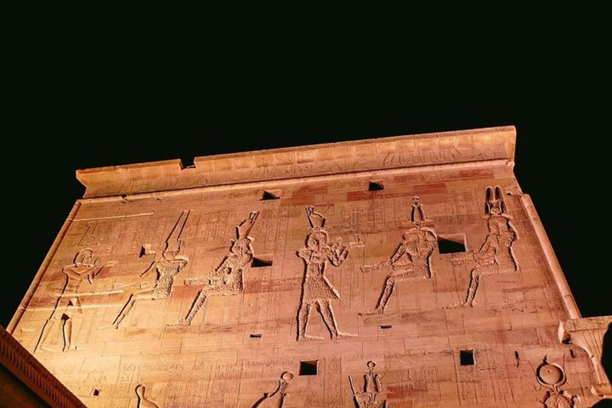 relief na strani stavbe