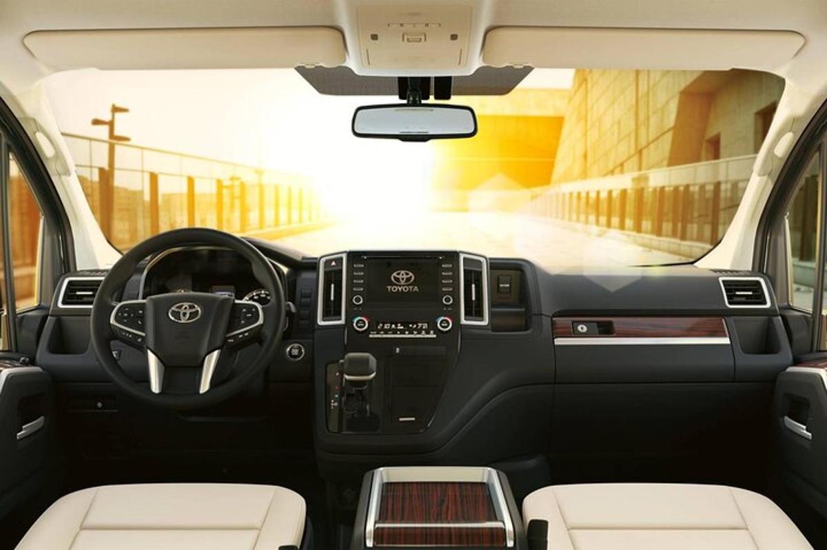 một góc nhìn bên trong xe toyota fortuner
