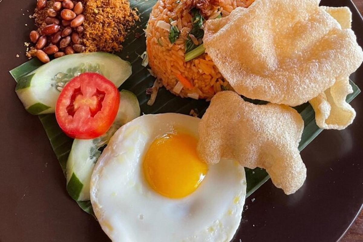 a plate of food with an egg and vegetables