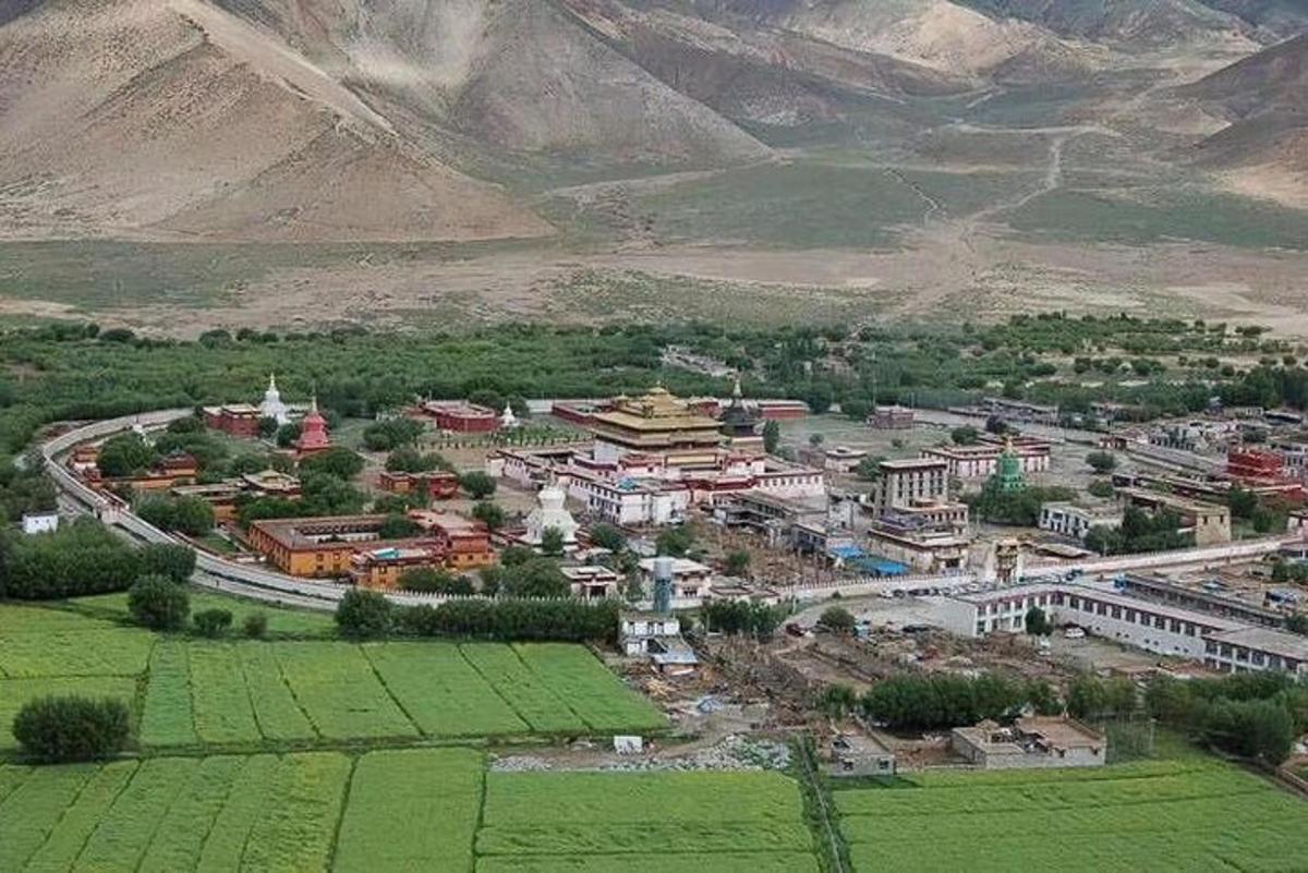 an aerial view of a town in the mountains