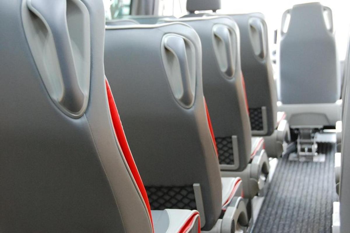 rida tühje istmeid bussis