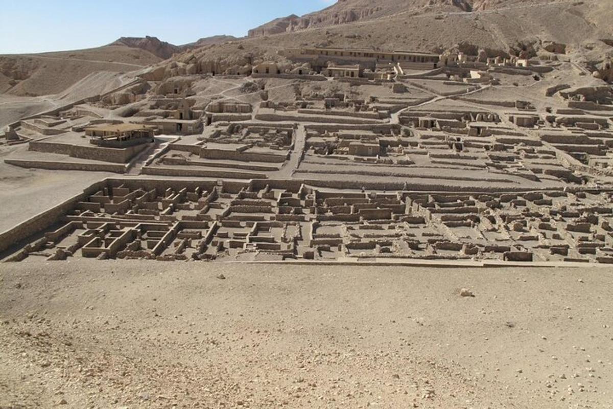 مدرج قديم في وسط الصحراء