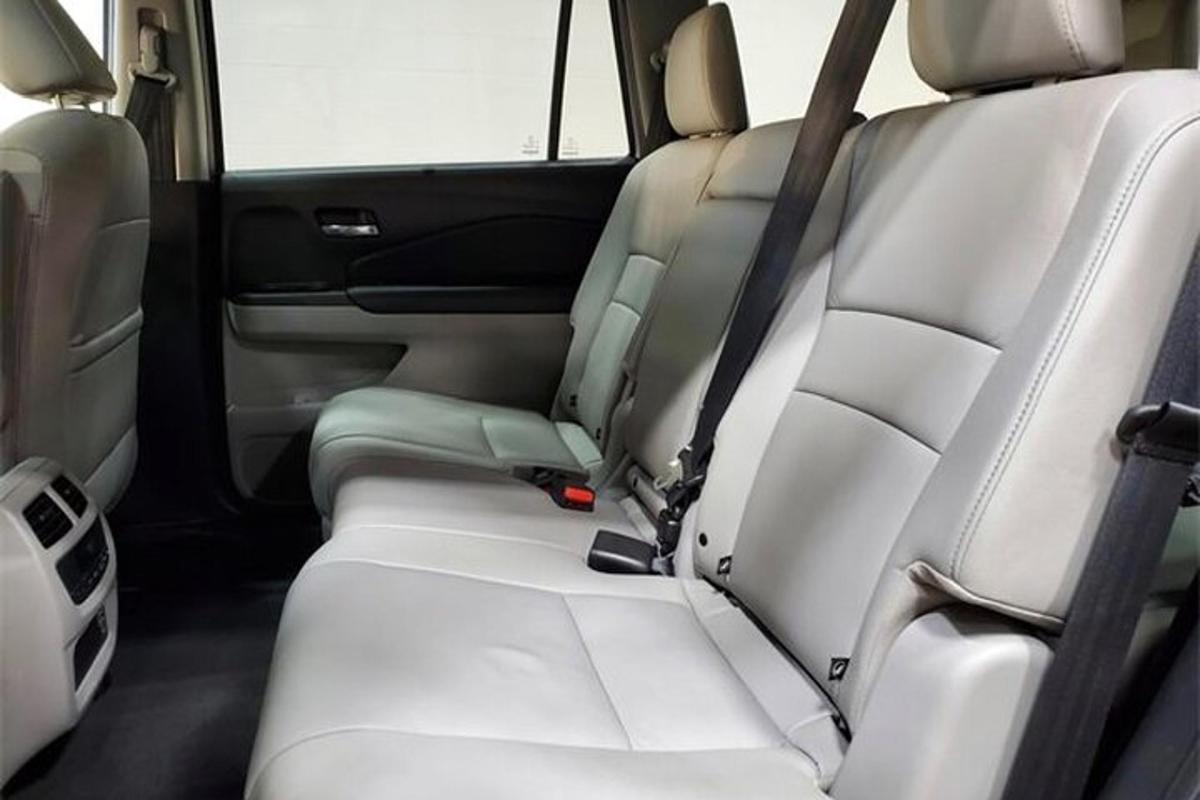 an empty seats in the back of a car
