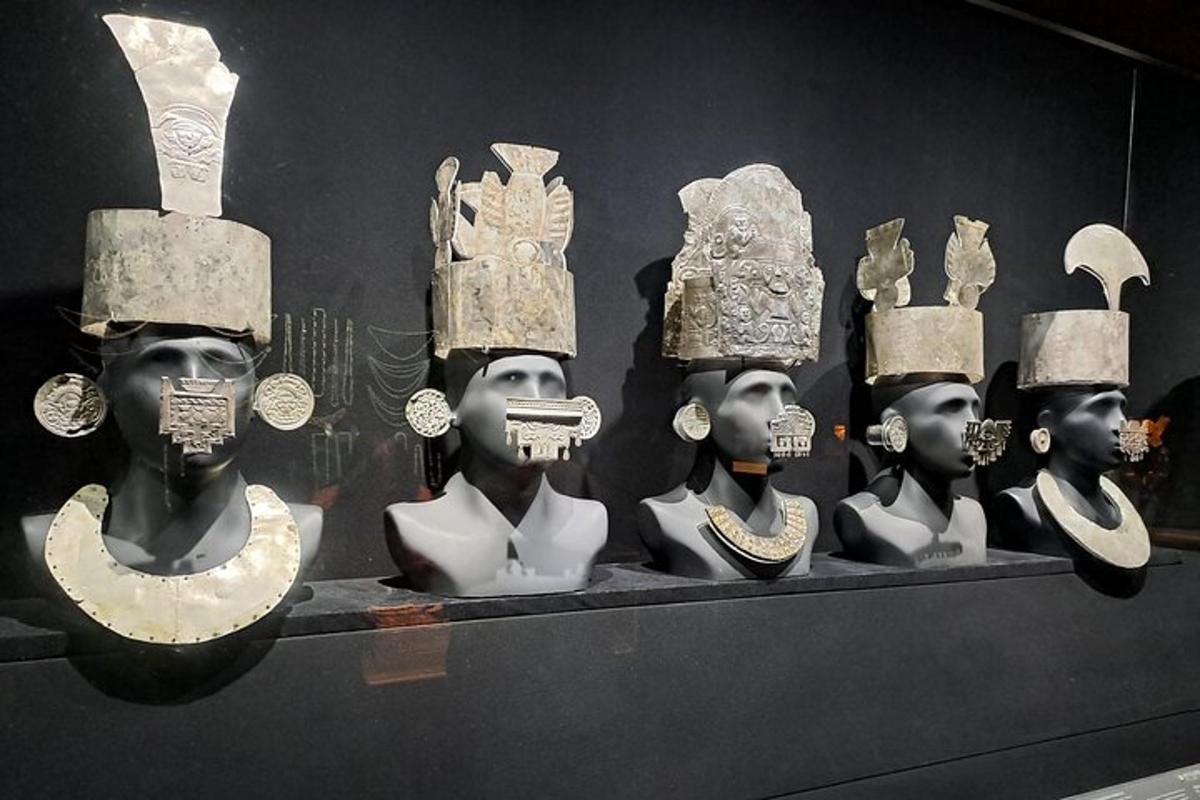 a group ofumedumed heads with hats on display