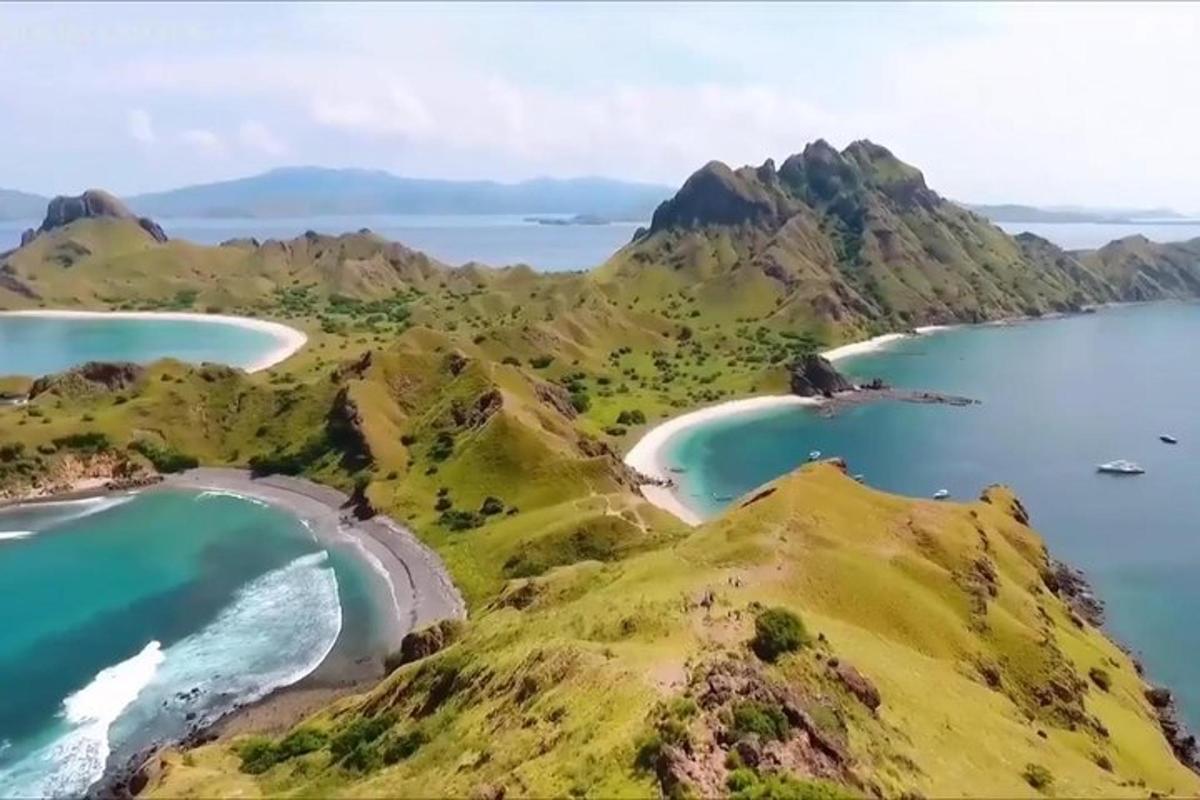 pemandangan udara dua pulau di lautan