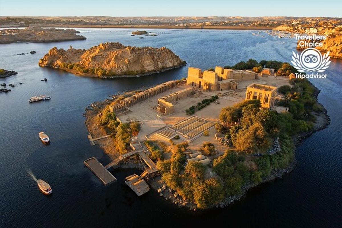 una vista aerea di un'isola nell'acqua