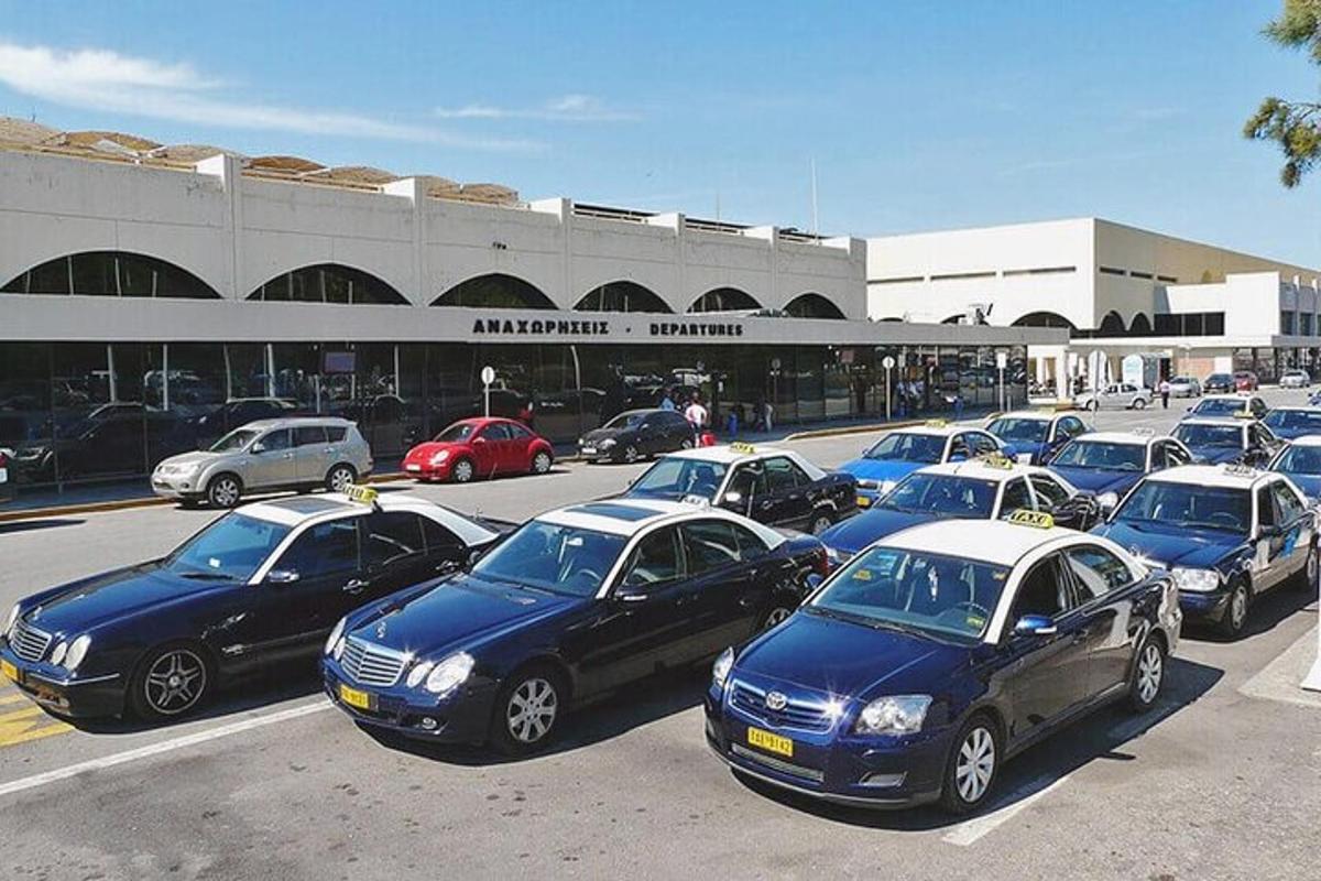 un groupe de voitures garées sur un parking