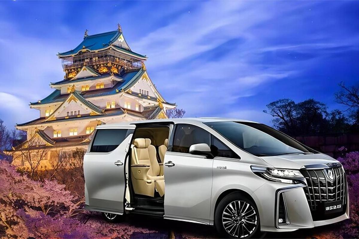 sebuah mobil putih terparkir di depan sebuah kastil