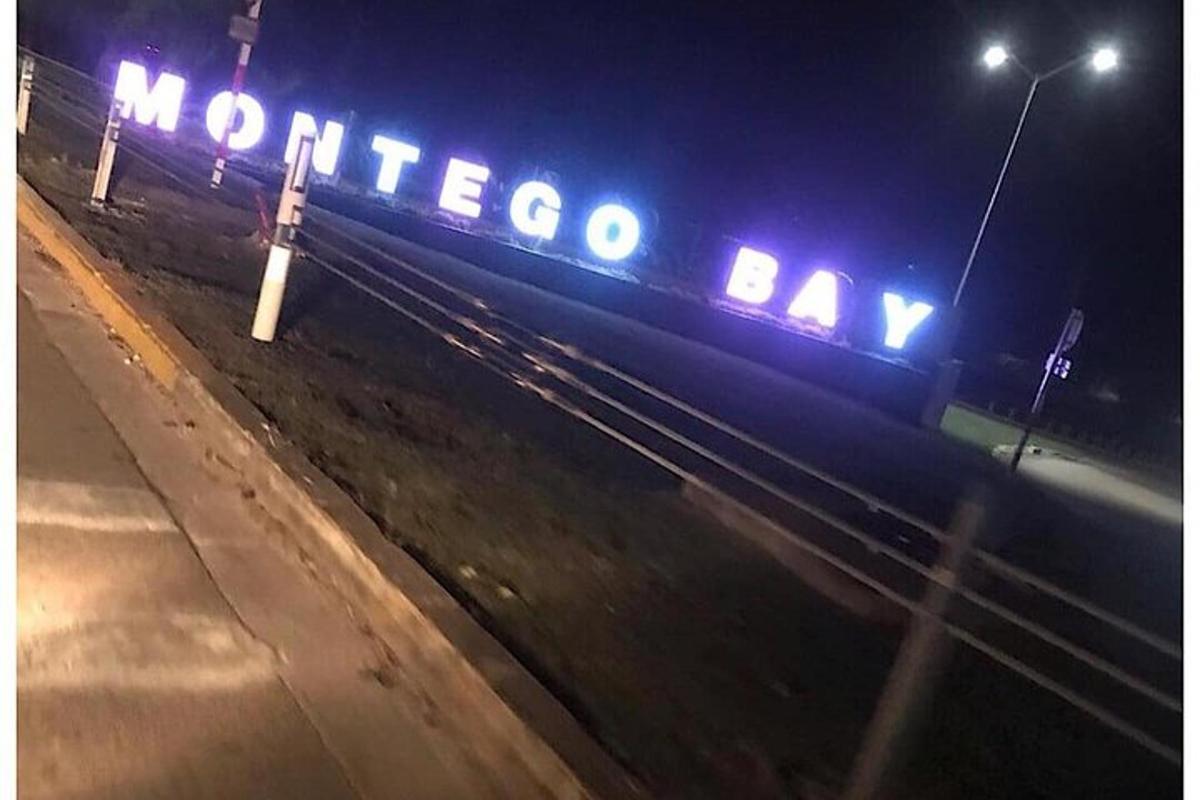 un rètol que diu res de ... nit