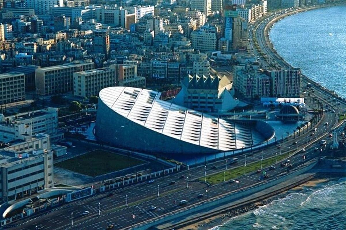 zračni pogled na nogometni stadion u gradu