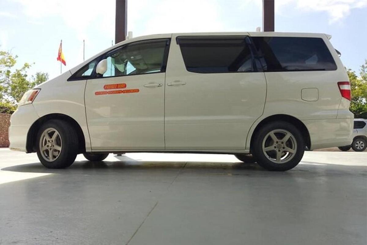 bel kombi parkiran na parkirišču