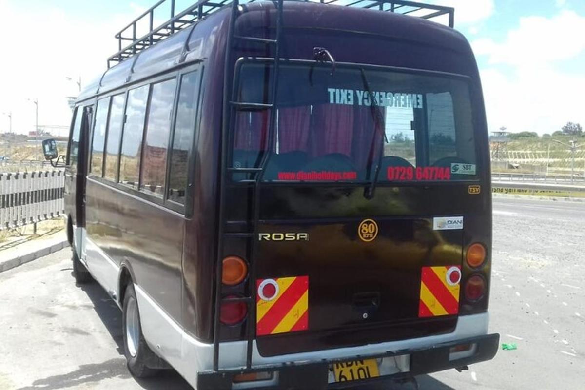 autobus jede po silnici