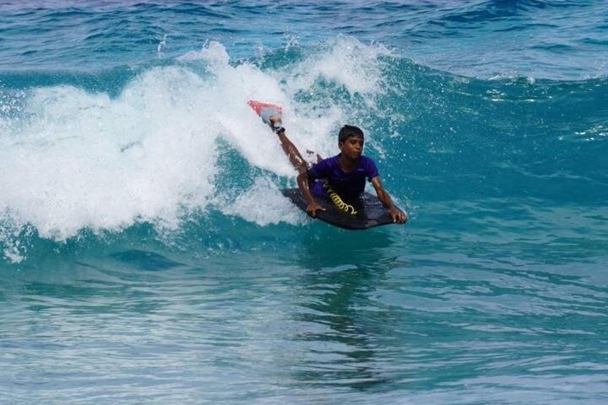 a man riding a wave on a surfboard in the ocean