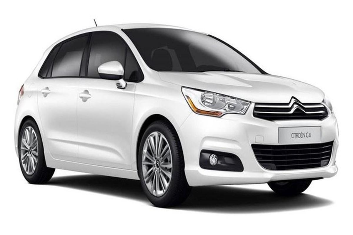một chiếc xe Accent màu trắng được trưng bày