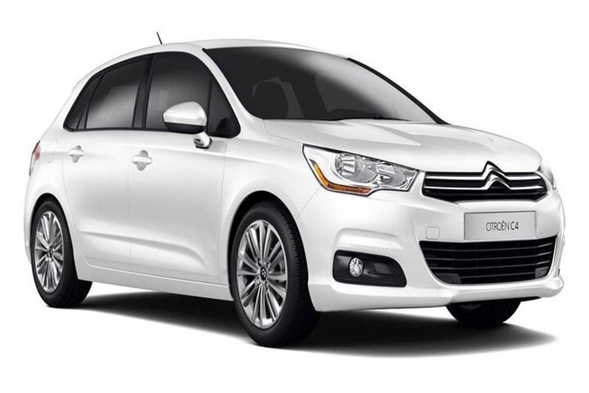 a whiteundai accent car is shown